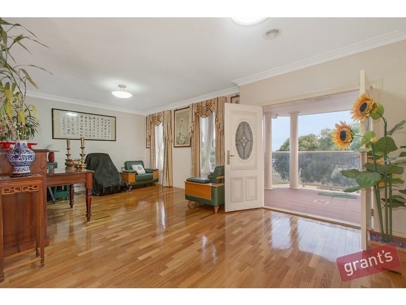 2 Hillcrest Avenue, Narre Warren VIC 3805