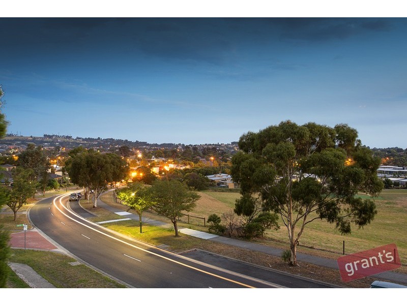 2 Hillcrest Avenue, Narre Warren VIC 3805