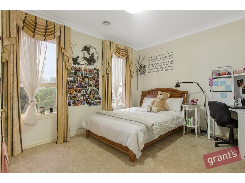 2 Hillcrest Avenue, Narre Warren VIC 3805