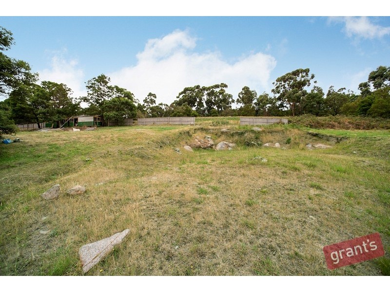 25 Montbrae Circuit, Narre Warren VIC 3805