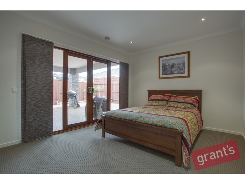 22 Black Gum Crescent, Cranbourne West VIC 3977