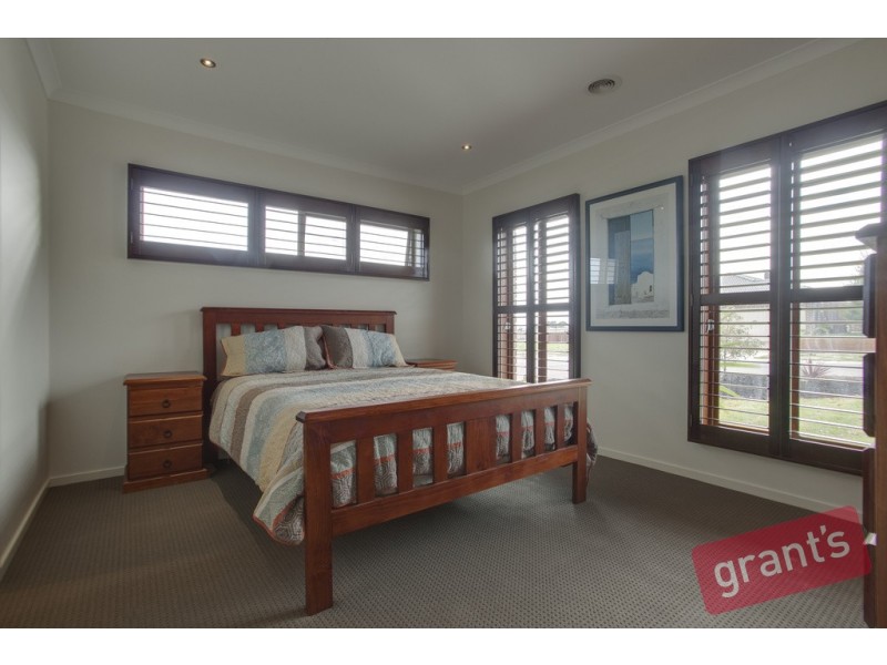 22 Black Gum Crescent, Cranbourne West VIC 3977