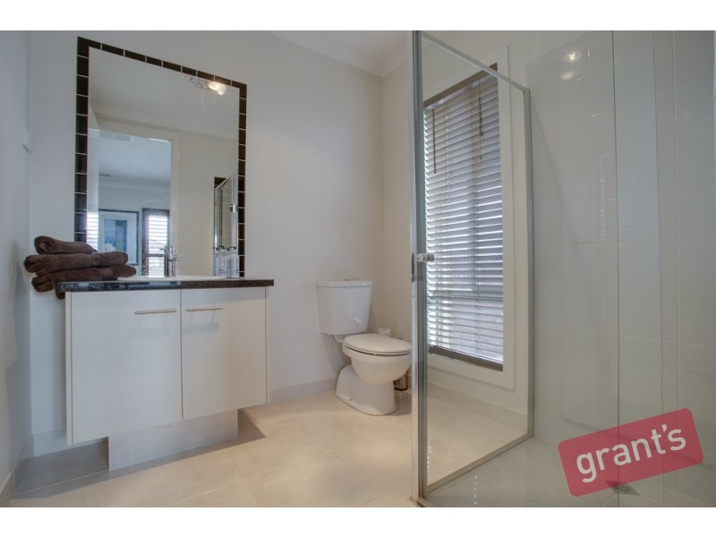 22 Black Gum Crescent, Cranbourne West VIC 3977