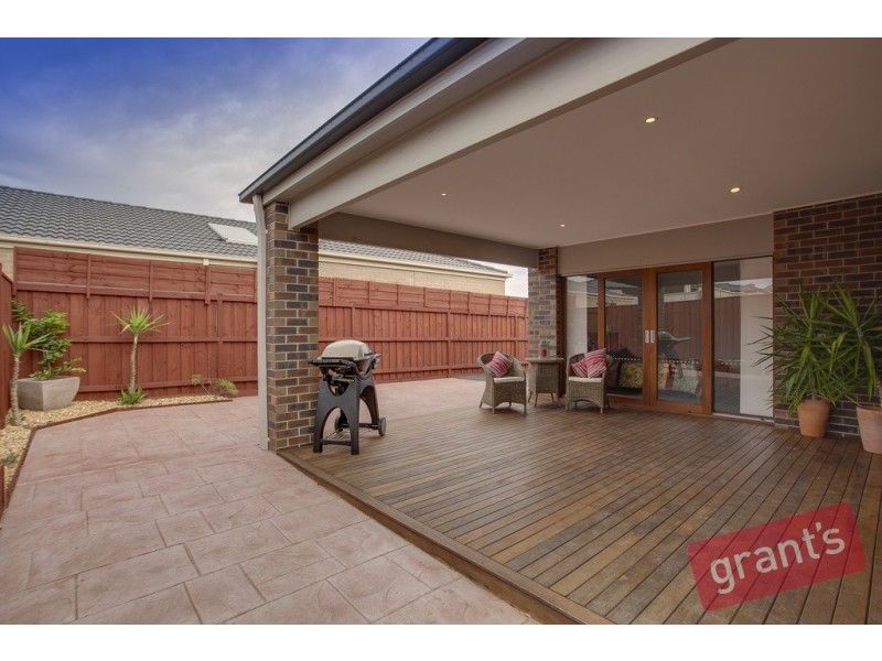 22 Black Gum Crescent, Cranbourne West VIC 3977