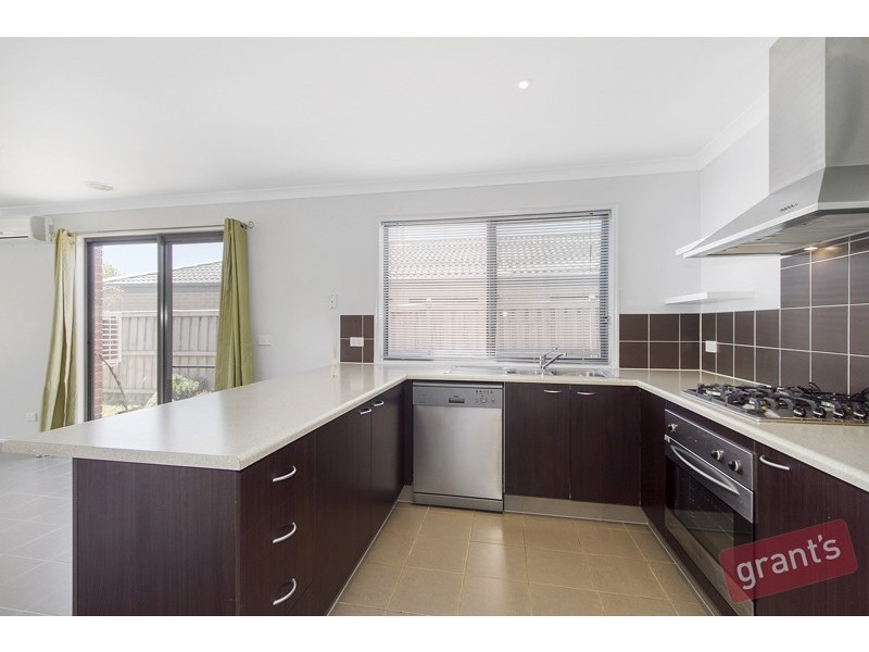 11 Penshurst Way, Cranbourne North VIC 3977