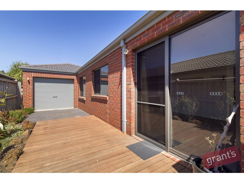 11 Penshurst Way, Cranbourne North VIC 3977