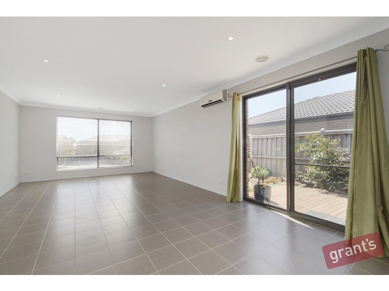 11 Penshurst Way, Cranbourne North VIC 3977