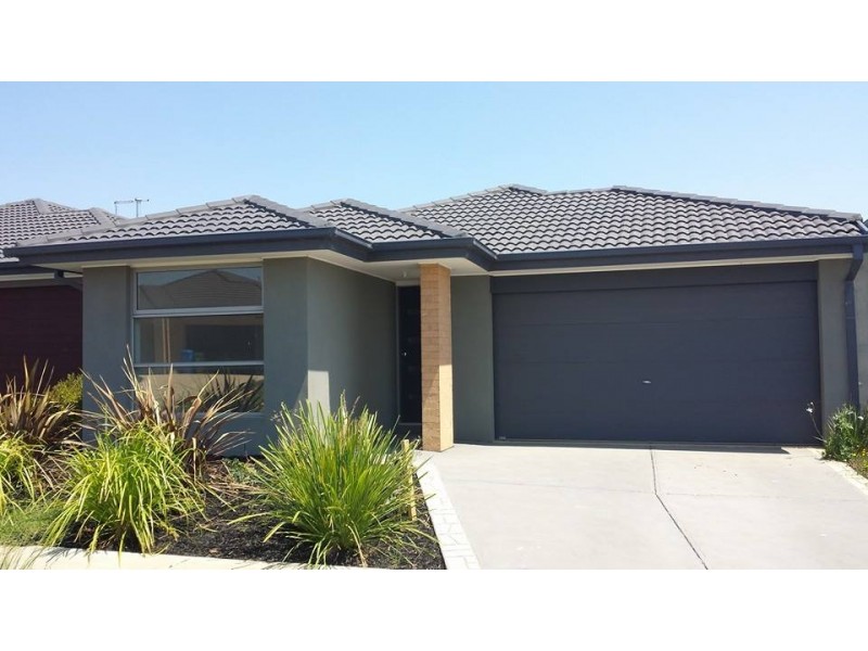 6 Cob Terrace, Clyde North VIC 3978