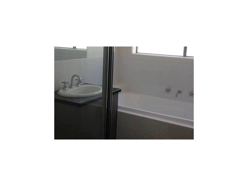 6 Cob Terrace, Clyde North VIC 3978