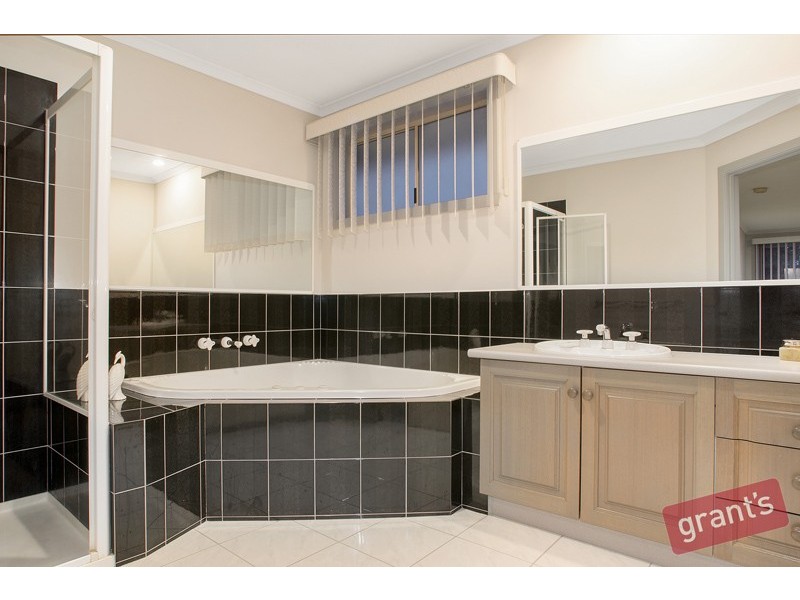 2 Samaher Court, Endeavour Hills VIC 3802