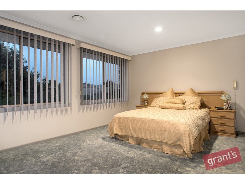 2 Samaher Court, Endeavour Hills VIC 3802