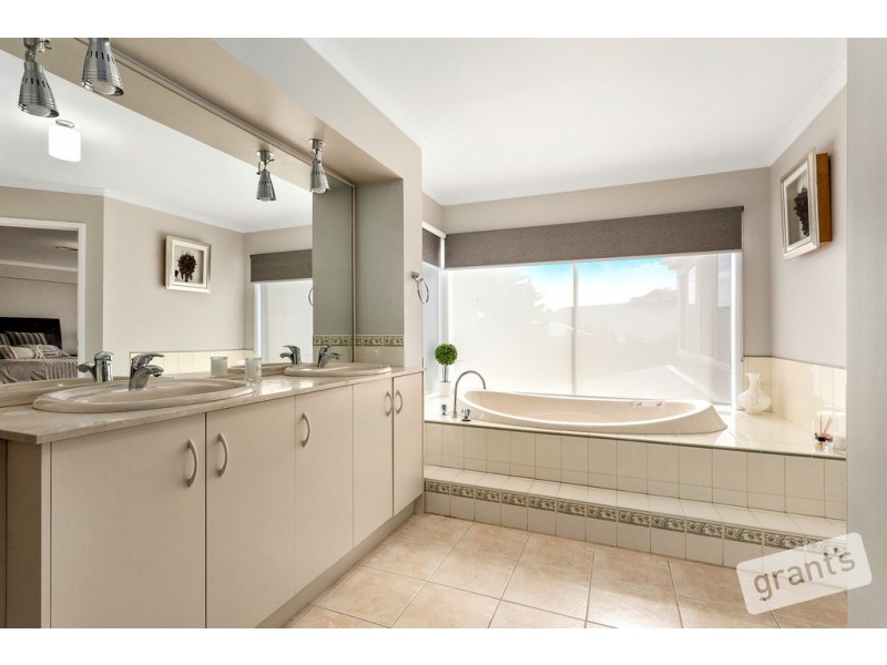 4 Sandilands Court, Narre Warren North VIC 3804