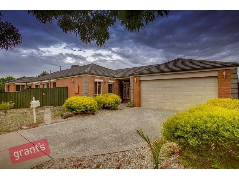 14 Ormiston Place, Narre Warren South VIC 3805