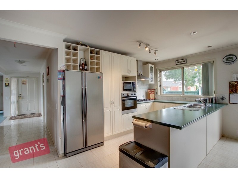 14 Ormiston Place, Narre Warren South VIC 3805