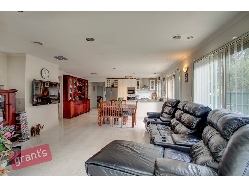 14 Ormiston Place, Narre Warren South VIC 3805