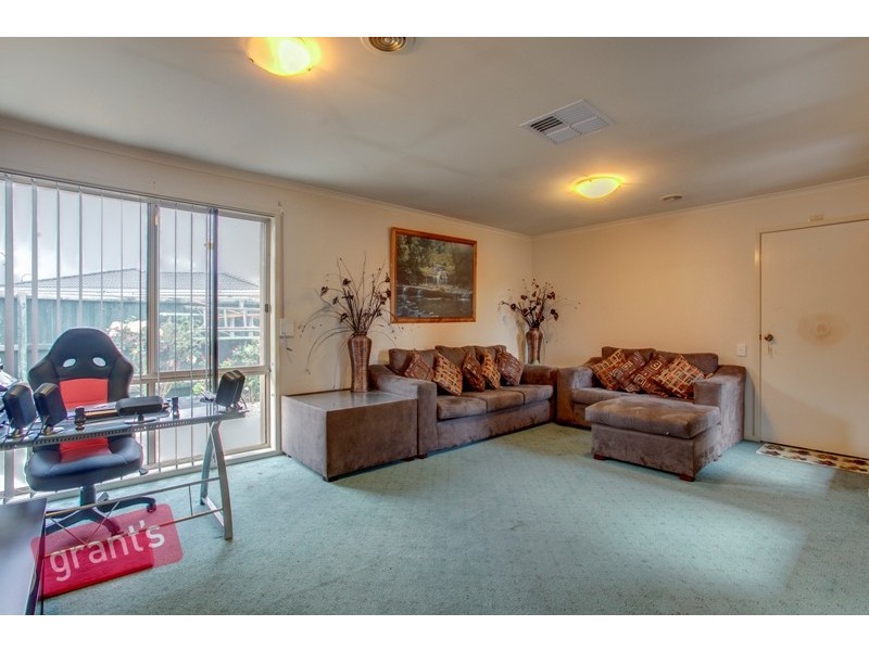 14 Ormiston Place, Narre Warren South VIC 3805