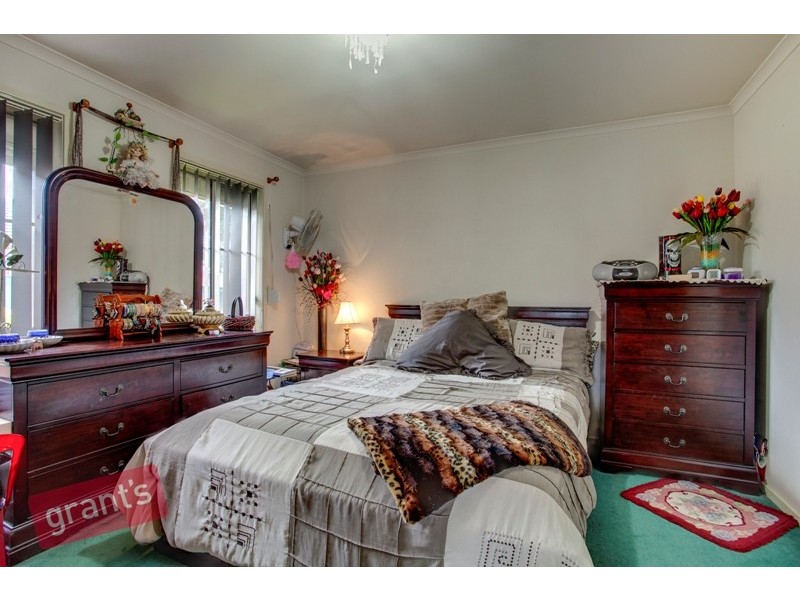 14 Ormiston Place, Narre Warren South VIC 3805