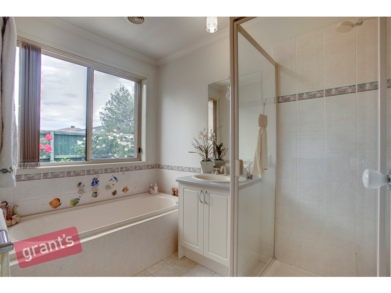 14 Ormiston Place, Narre Warren South VIC 3805