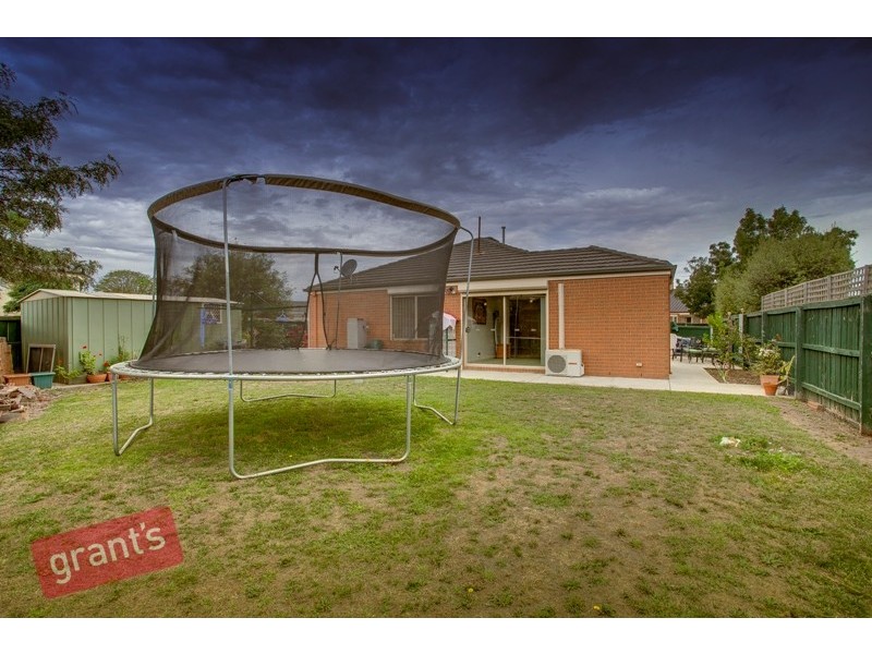 14 Ormiston Place, Narre Warren South VIC 3805