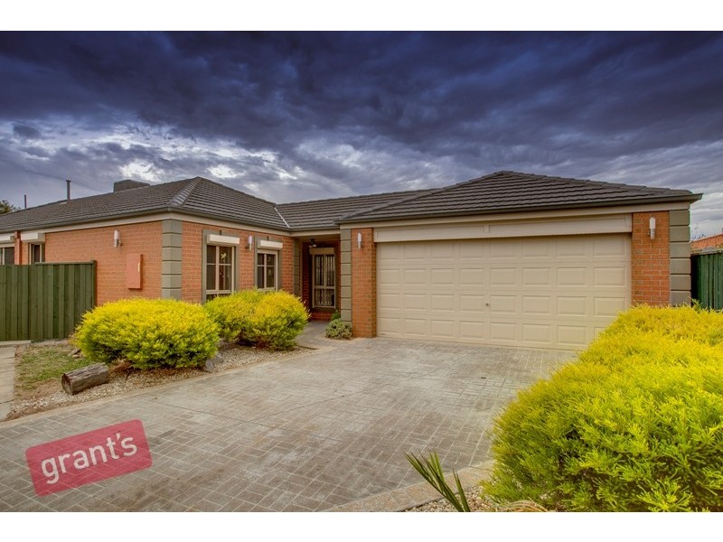 14 Ormiston Place, Narre Warren South VIC 3805