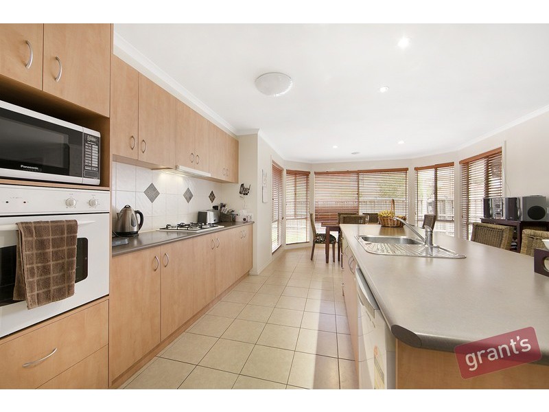 30 Champagne Grove, Narre Warren South VIC 3805