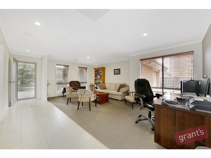 30 Champagne Grove, Narre Warren South VIC 3805