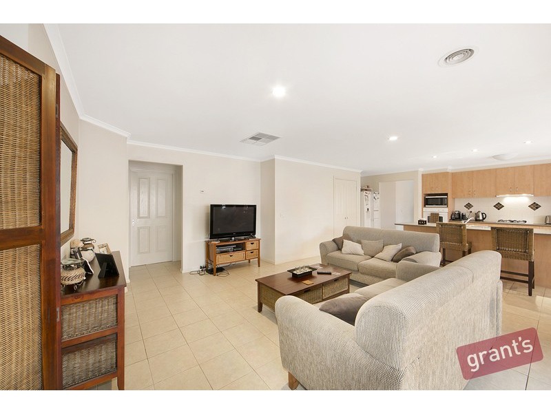 30 Champagne Grove, Narre Warren South VIC 3805