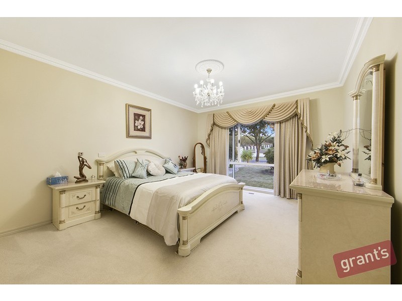 4 Glen Vista Drive, Narre Warren North VIC 3804