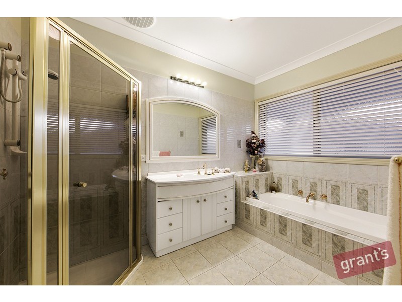 4 Glen Vista Drive, Narre Warren North VIC 3804