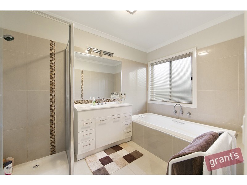 4 Glen Vista Drive, Narre Warren North VIC 3804