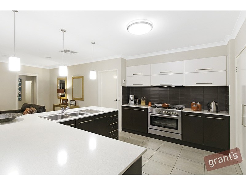 6 Eva Florence Way, Narre Warren South VIC 3805