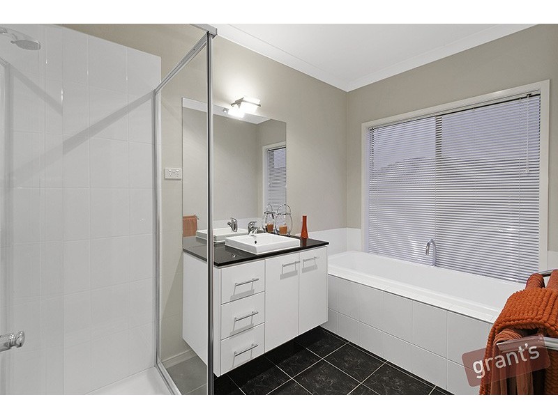 6 Eva Florence Way, Narre Warren South VIC 3805