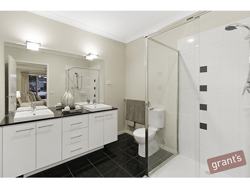 6 Eva Florence Way, Narre Warren South VIC 3805