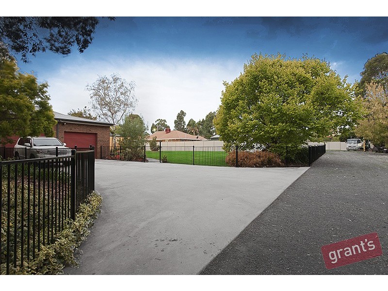 123 Fox Road, Narre Warren North VIC 3804