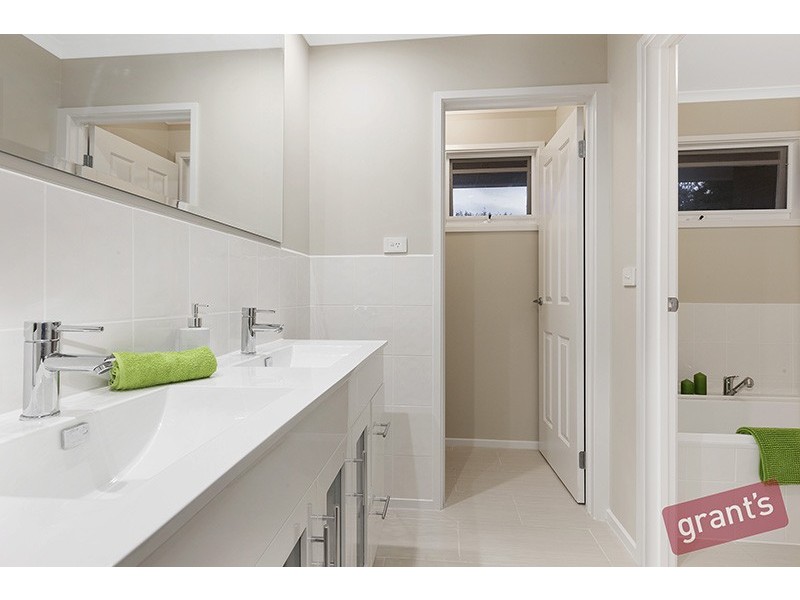 123 Fox Road, Narre Warren North VIC 3804