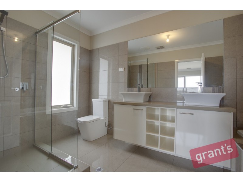 74 Loxley Boulevard, Narre Warren South VIC 3805