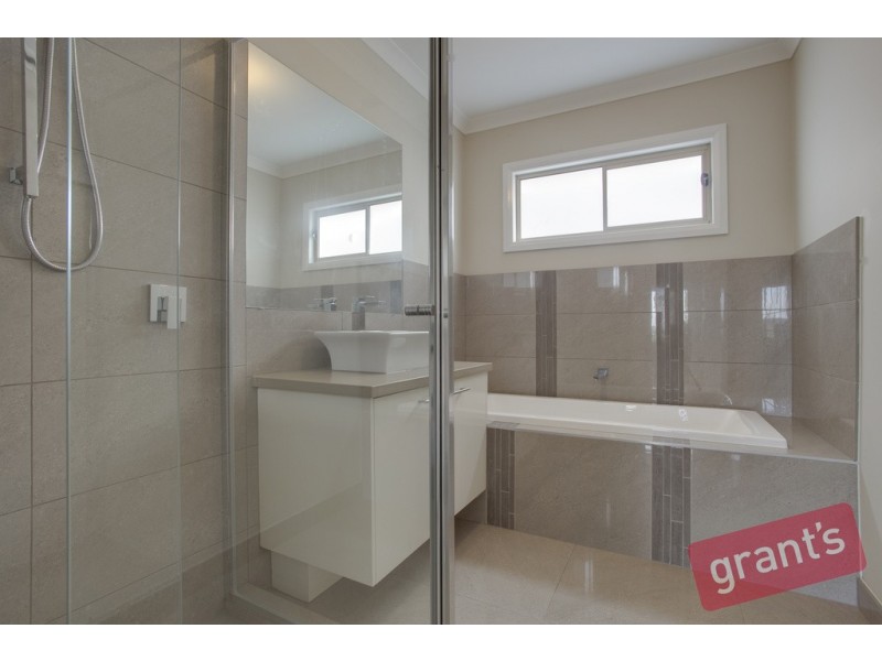 74 Loxley Boulevard, Narre Warren South VIC 3805