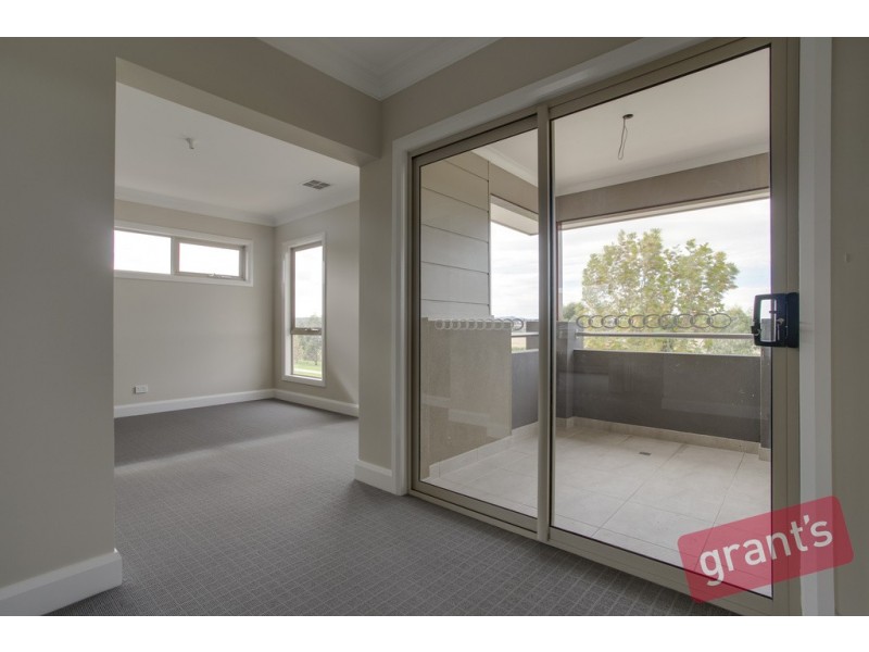 74 Loxley Boulevard, Narre Warren South VIC 3805