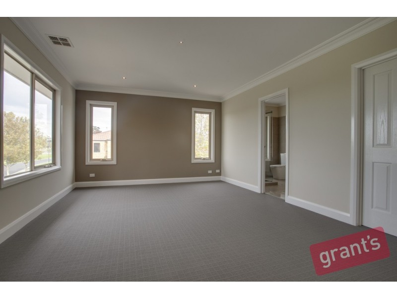 74 Loxley Boulevard, Narre Warren South VIC 3805