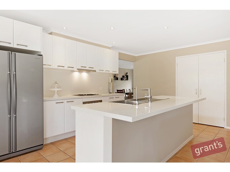 16 Hampshire Drive, Narre Warren South VIC 3805