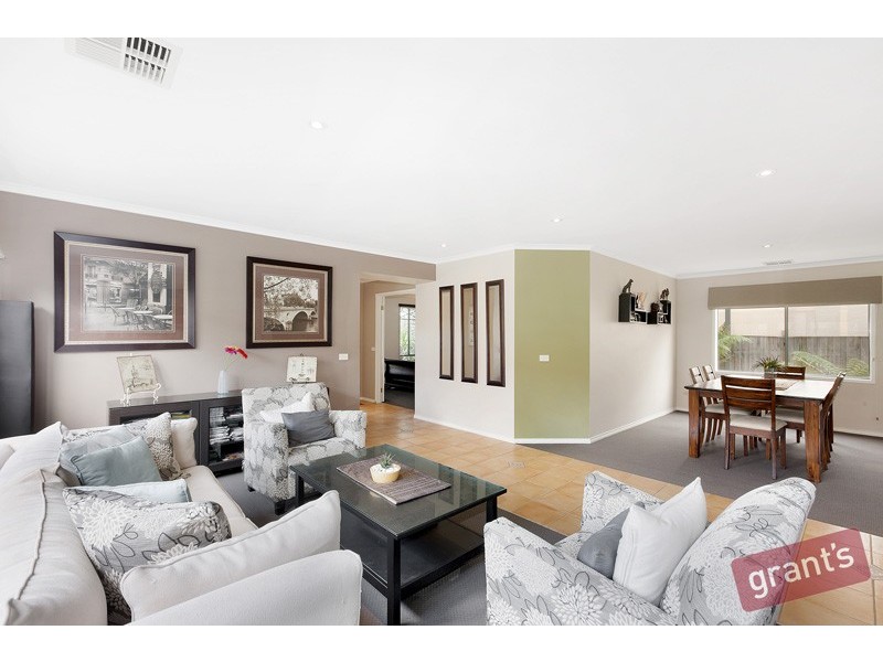 16 Hampshire Drive, Narre Warren South VIC 3805