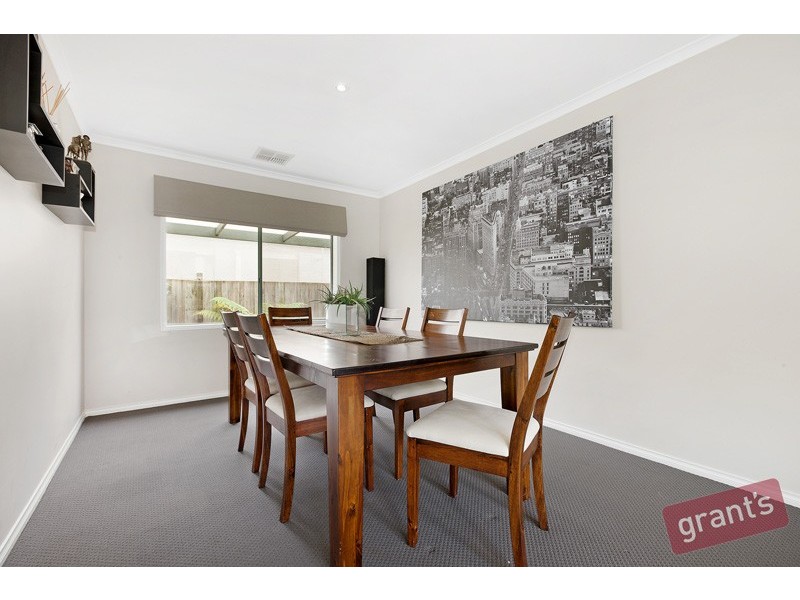 16 Hampshire Drive, Narre Warren South VIC 3805