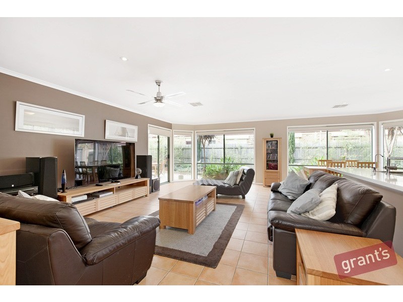 16 Hampshire Drive, Narre Warren South VIC 3805