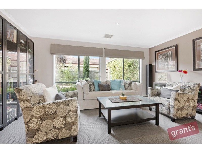 16 Hampshire Drive, Narre Warren South VIC 3805