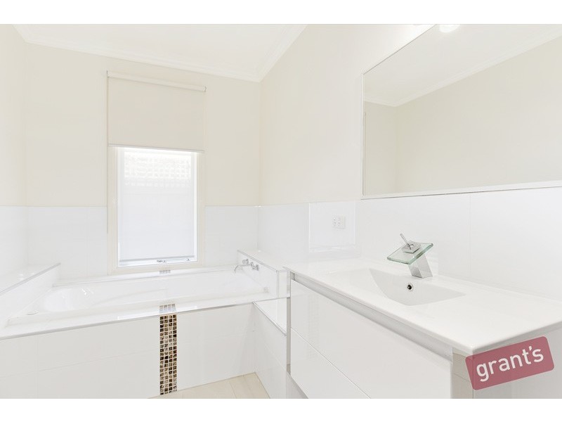 5 The Esplanade, Narre Warren South VIC 3805