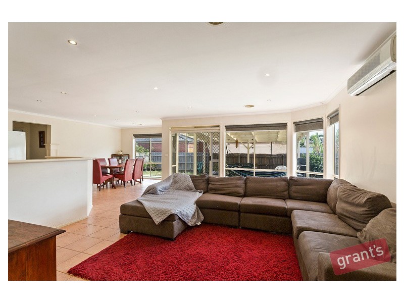 2 Demint Walk, Narre Warren South VIC 3805