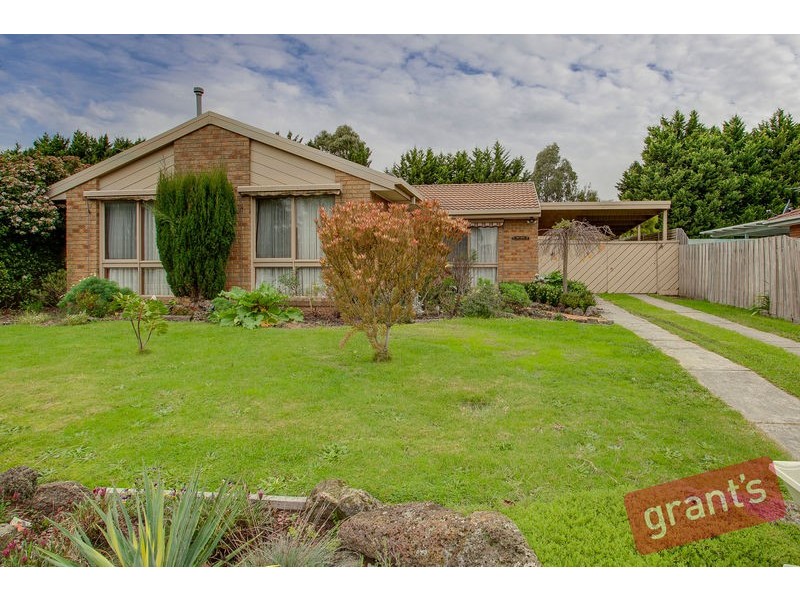 8 Pioneer Court, Berwick VIC 3806