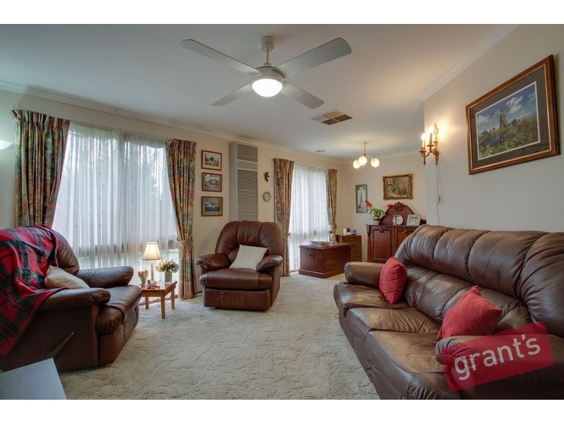 8 Pioneer Court, Berwick VIC 3806