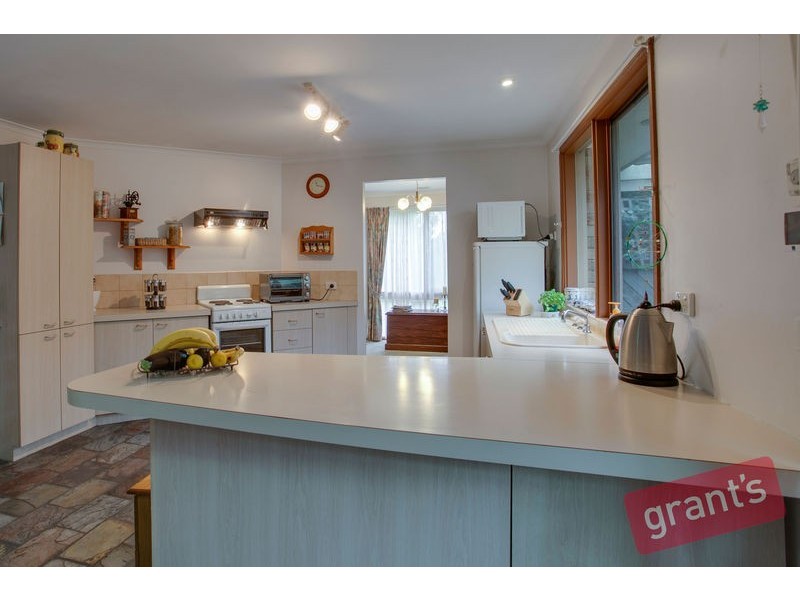 8 Pioneer Court, Berwick VIC 3806