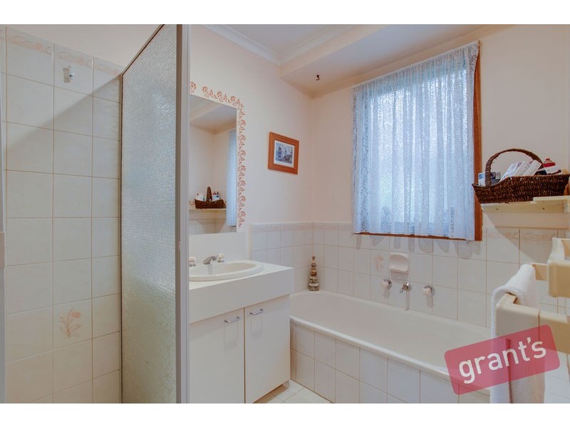 8 Pioneer Court, Berwick VIC 3806